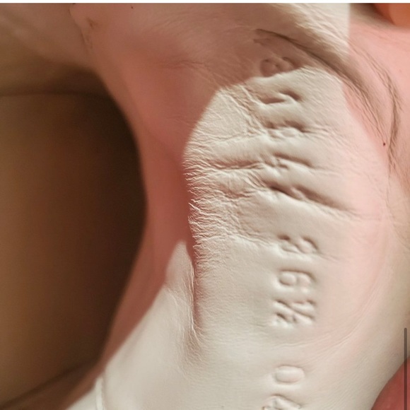 Men’s size 6 Gucci Ace sneakers. These will fit a woman’s size 7 . - Picture 7 of 9